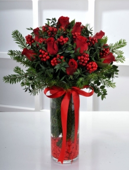 KOKİNA ÇİÇEĞİ VE GÜL SİLİNDİR CAM VAZODA